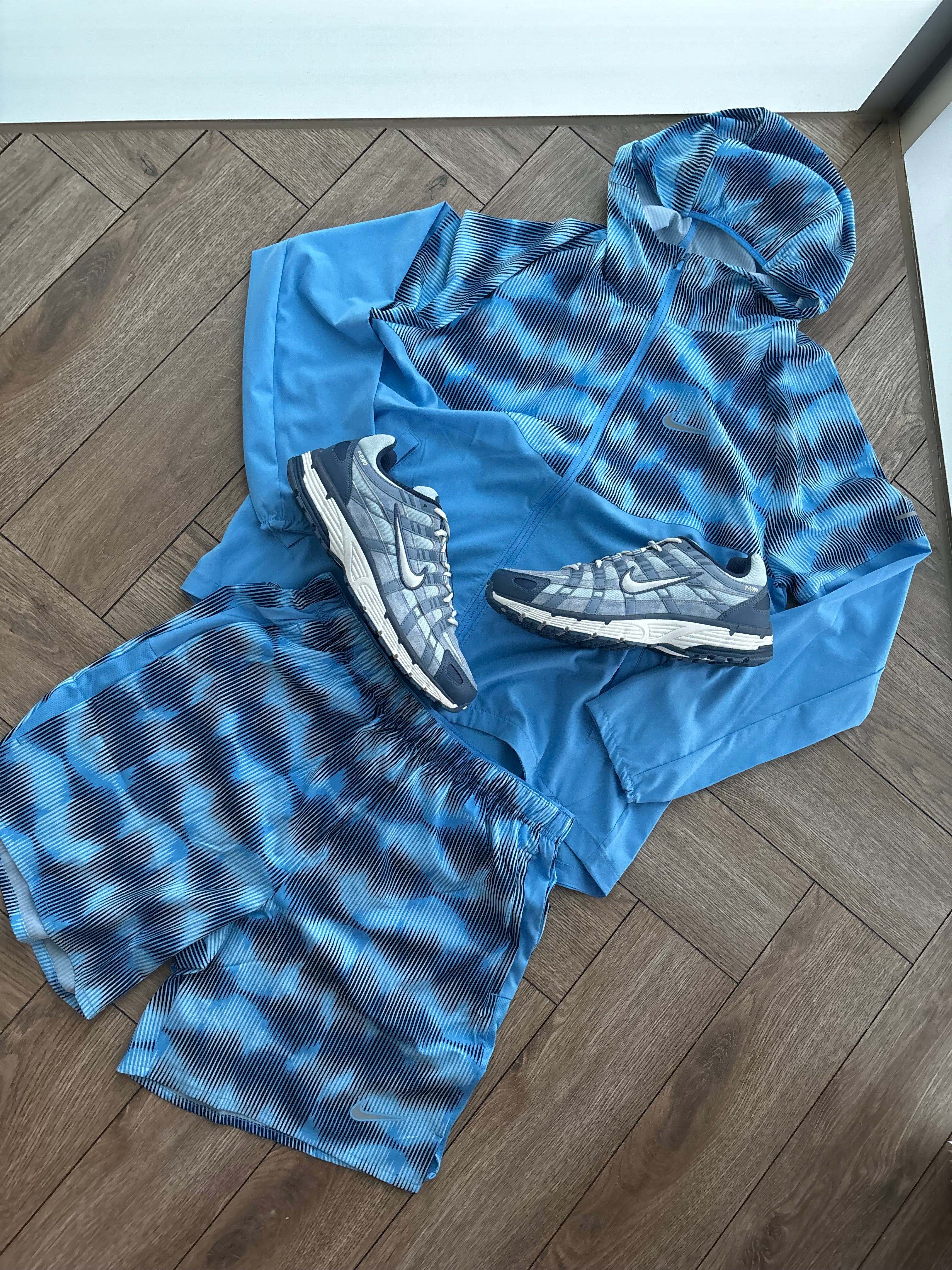 NIKE