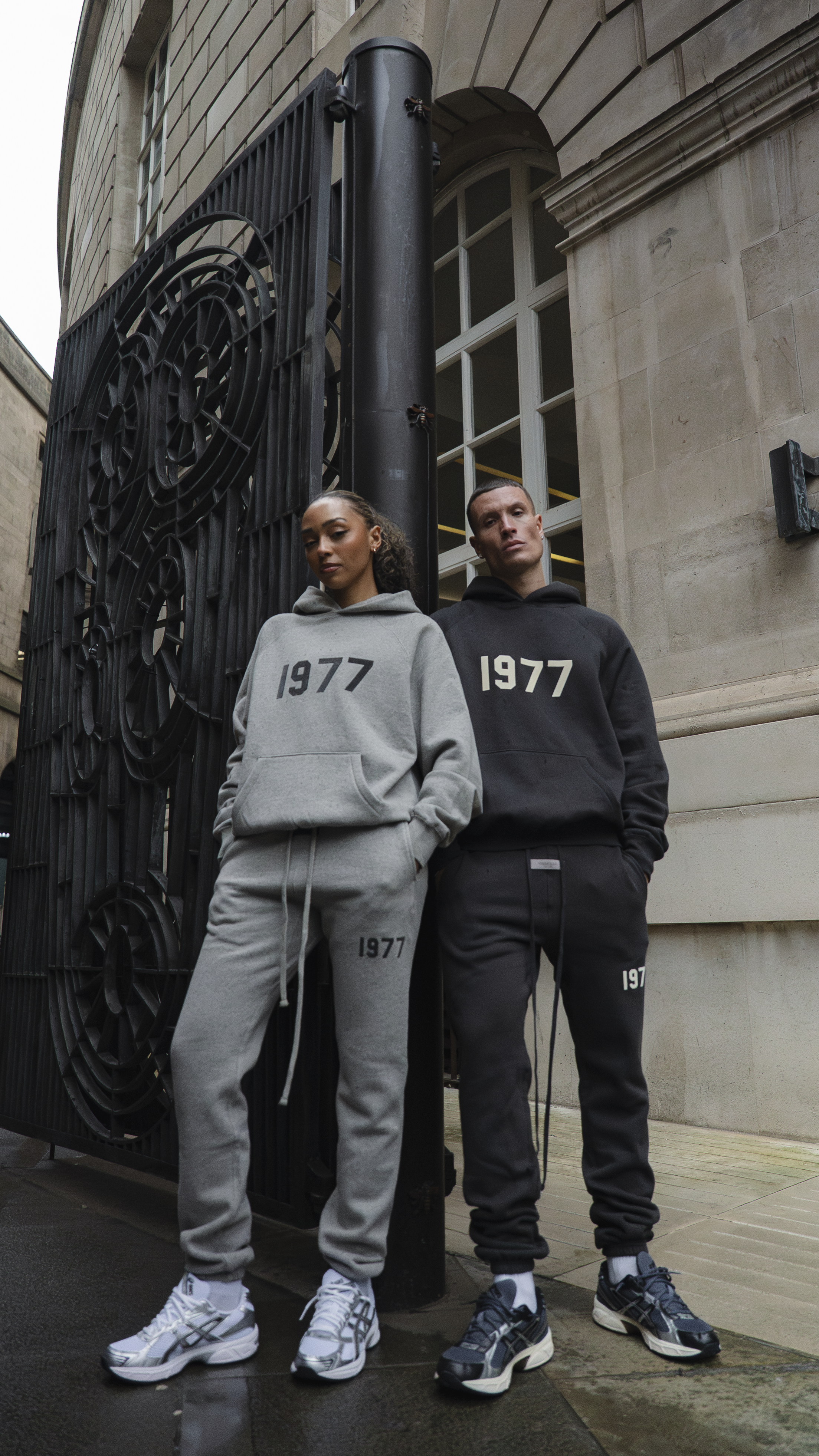 FEAR OF GOD ESSENTIALS 1977 CUFFED SWEATPANT - DARK OATMEAL