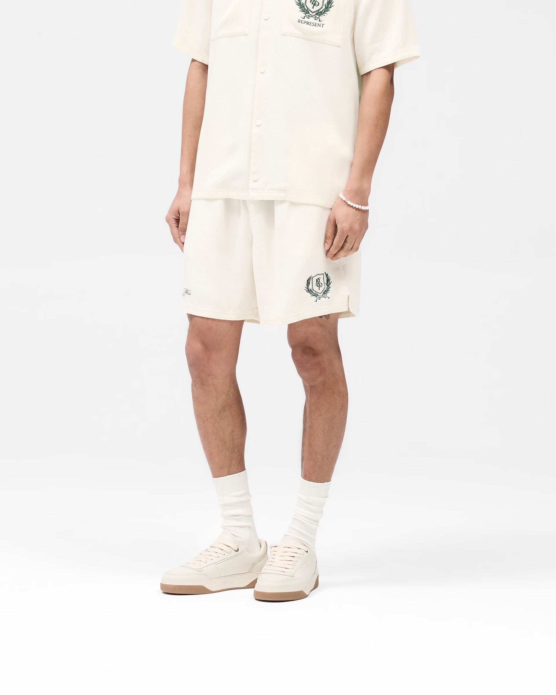 REPRESENT CREST SHORT
