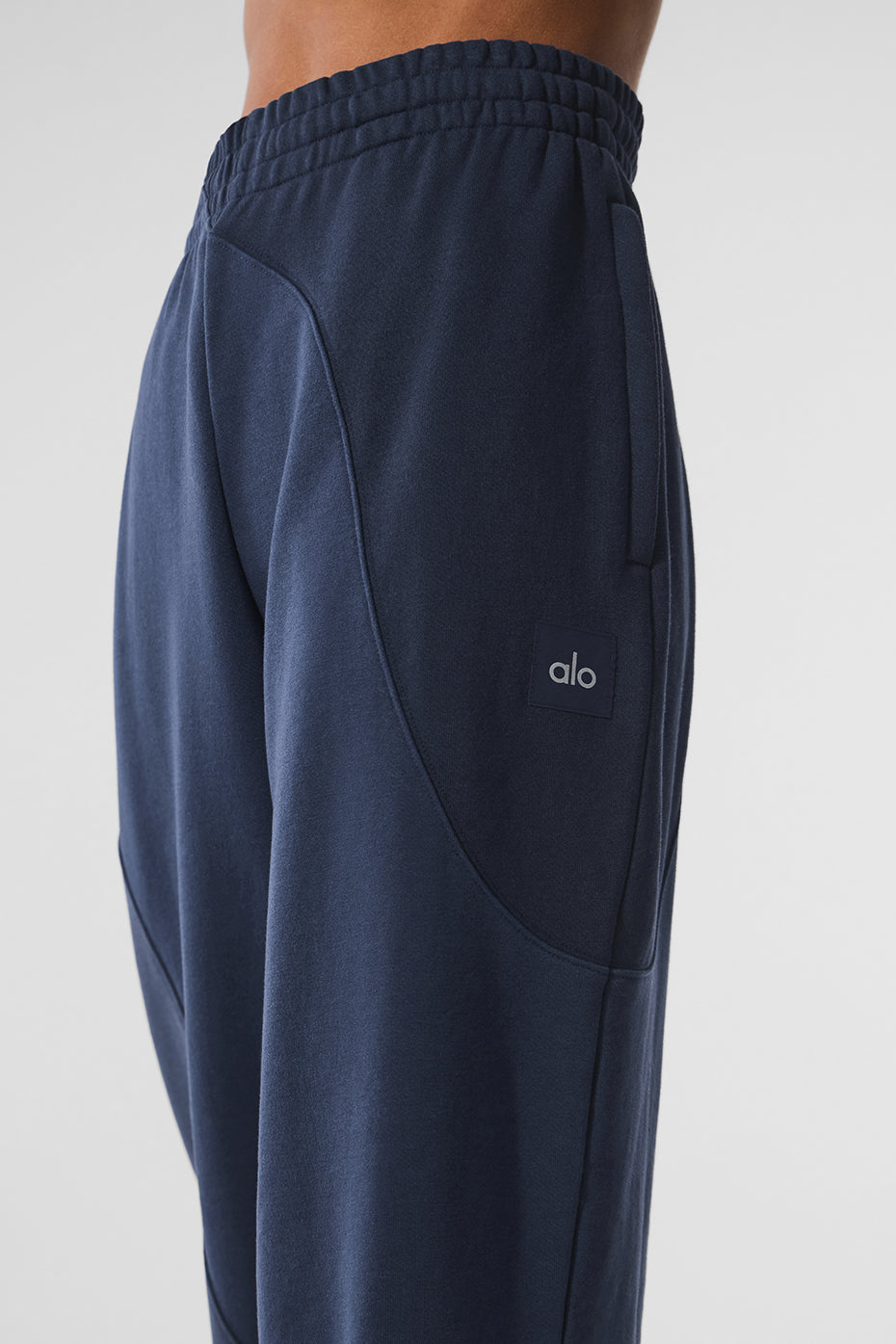 Alo Make Waves Sweatpant - Navy Tonal