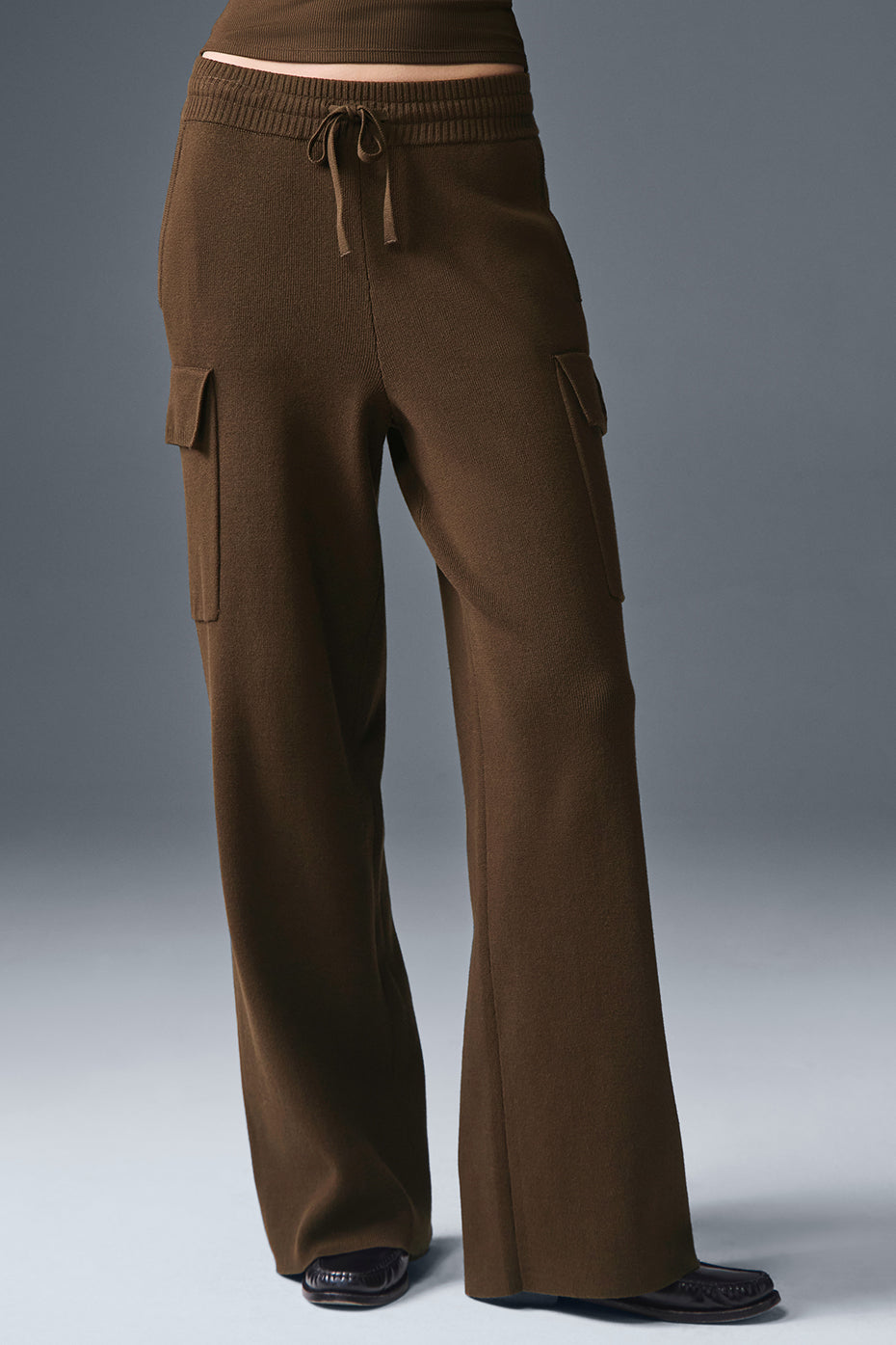 Alo Scholar Knit High-Waist Cargo Pant - Espresso