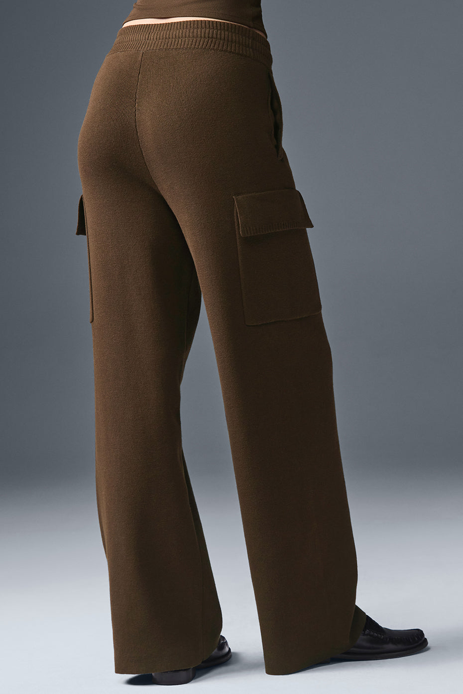 Alo Scholar Knit High-Waist Cargo Pant - Espresso