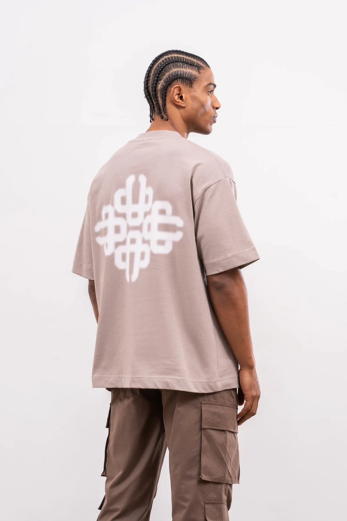 THE COUTURE CLUB BLURRED GRAPHIC EMBLEM T-SHIRT - COFFEE