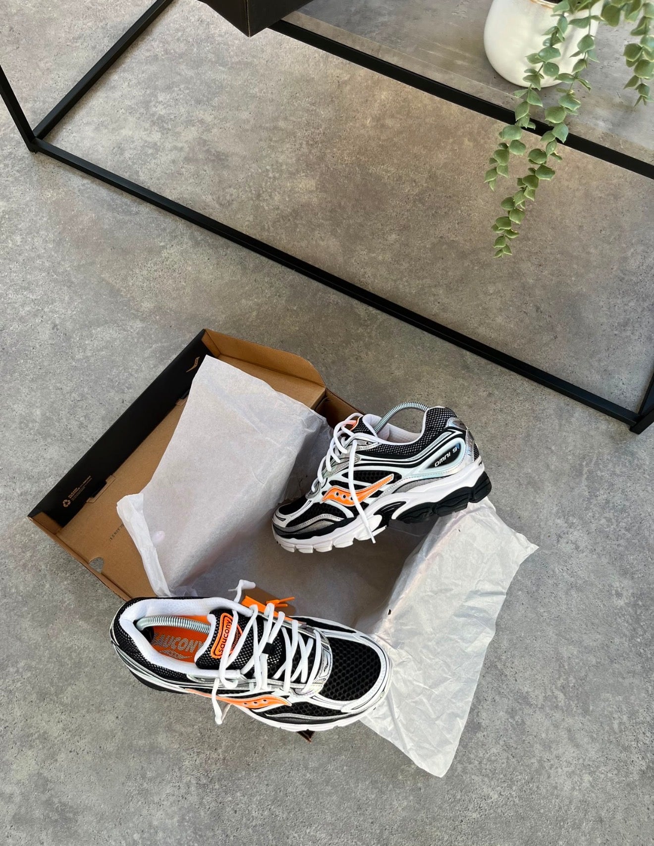 Saucony Progrid Omni 9 White Vo2 Orange