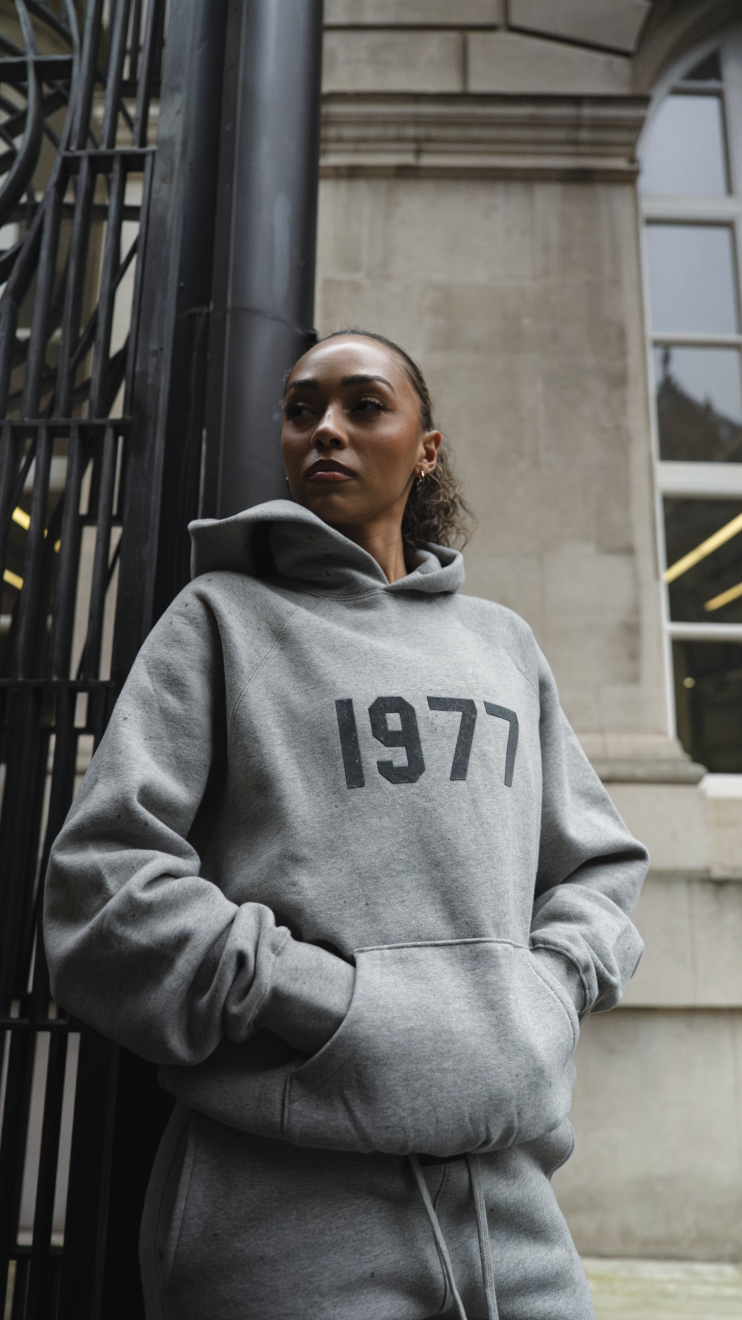 FEAR OF GOD ESSENTIALS 1977 HOODIE - DARK OATMEAL