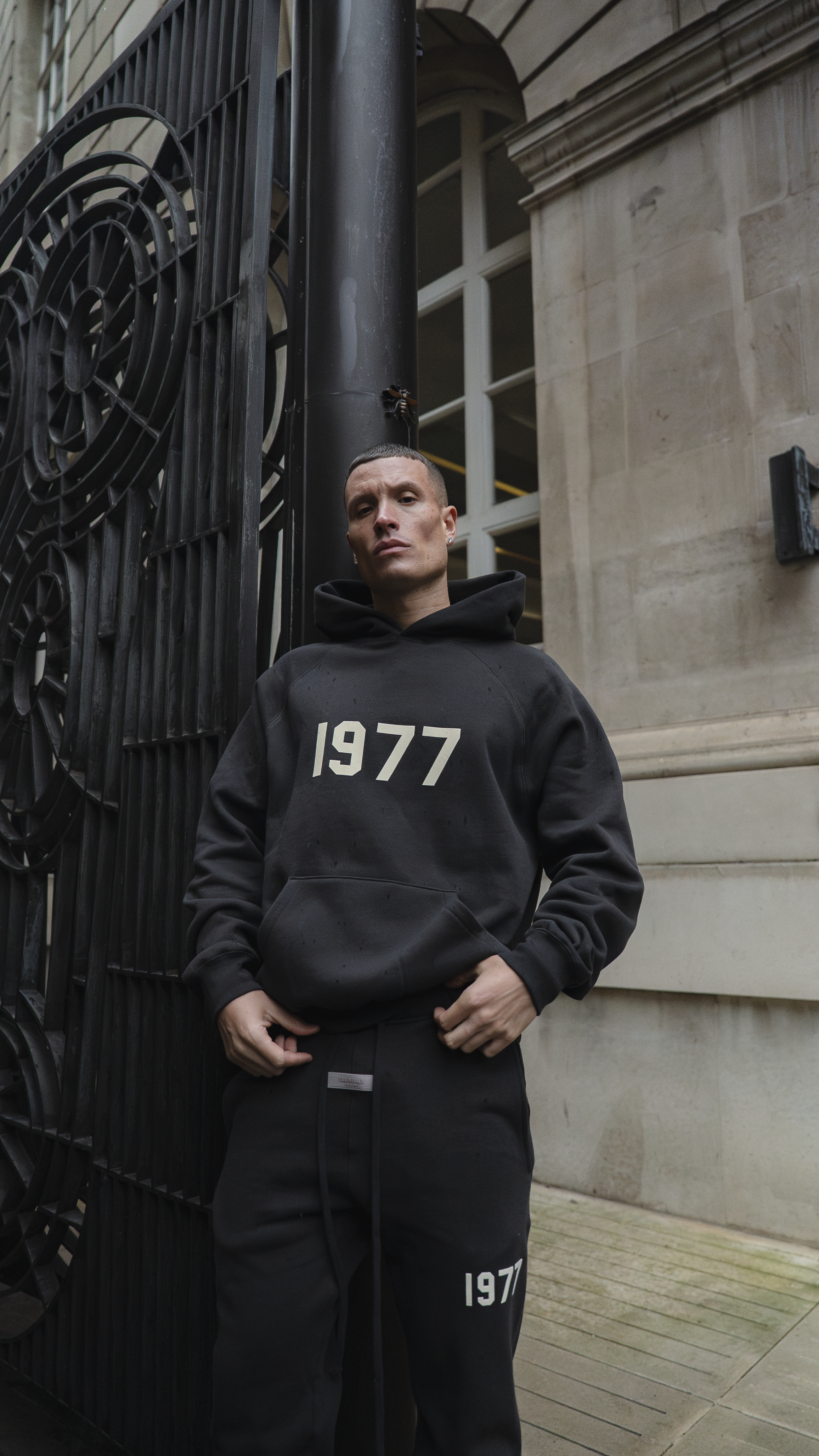 FEAR OF GOD ESSENTIALS 1977 HOODIE - IRON