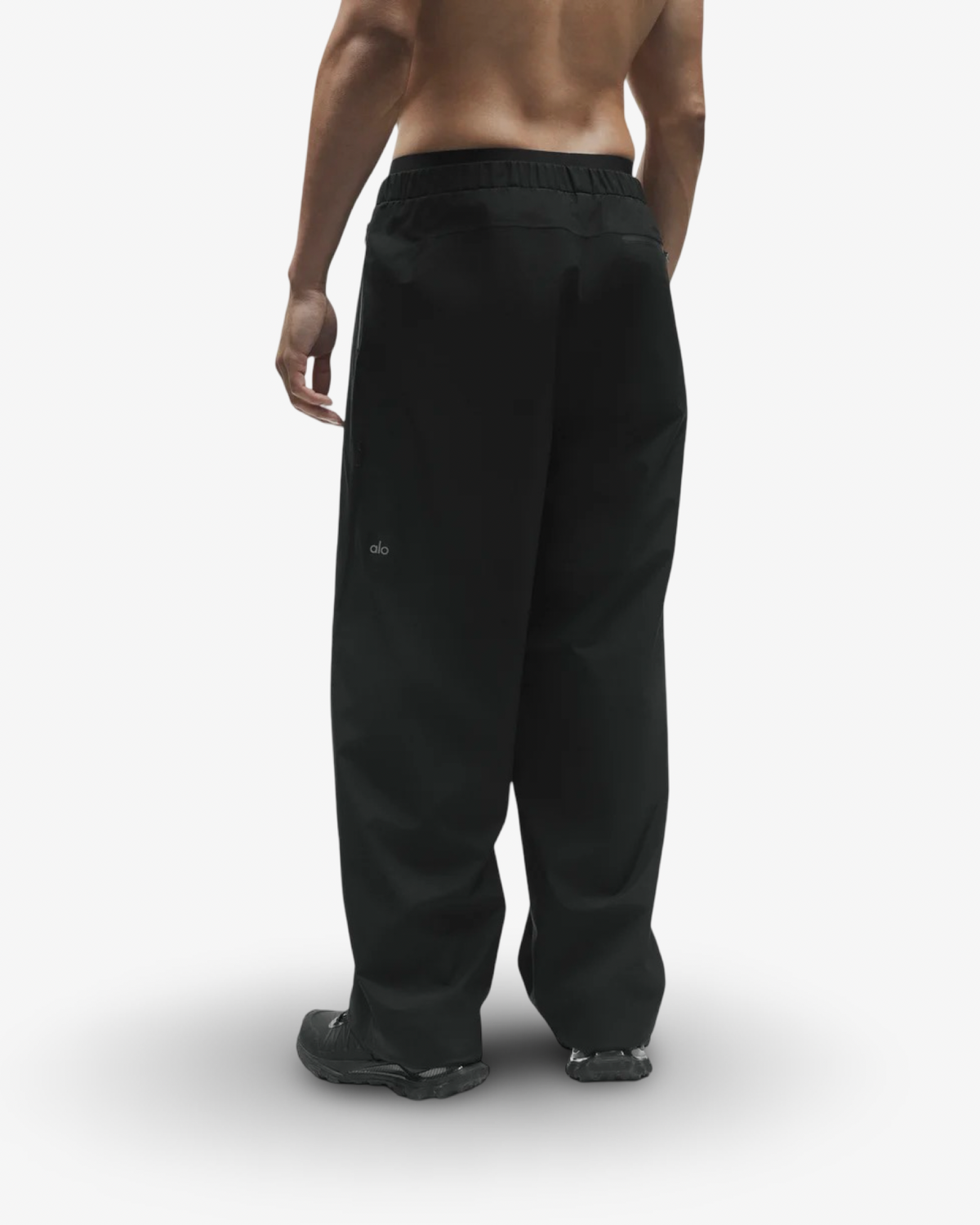 ALO ALPHA SHELL TRACKSUIT IN BLACK