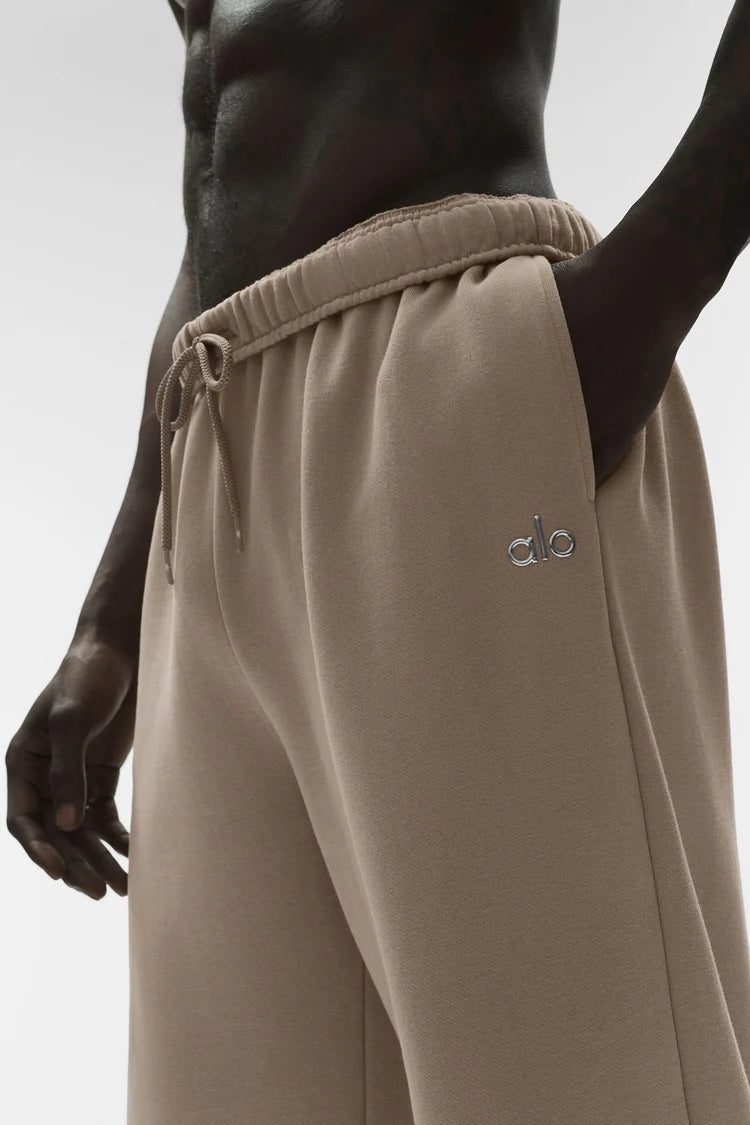 ALO ACCOLADE STRAIGHT LEG JOGGERS IN GRAVEL
