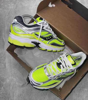 SAUCONY