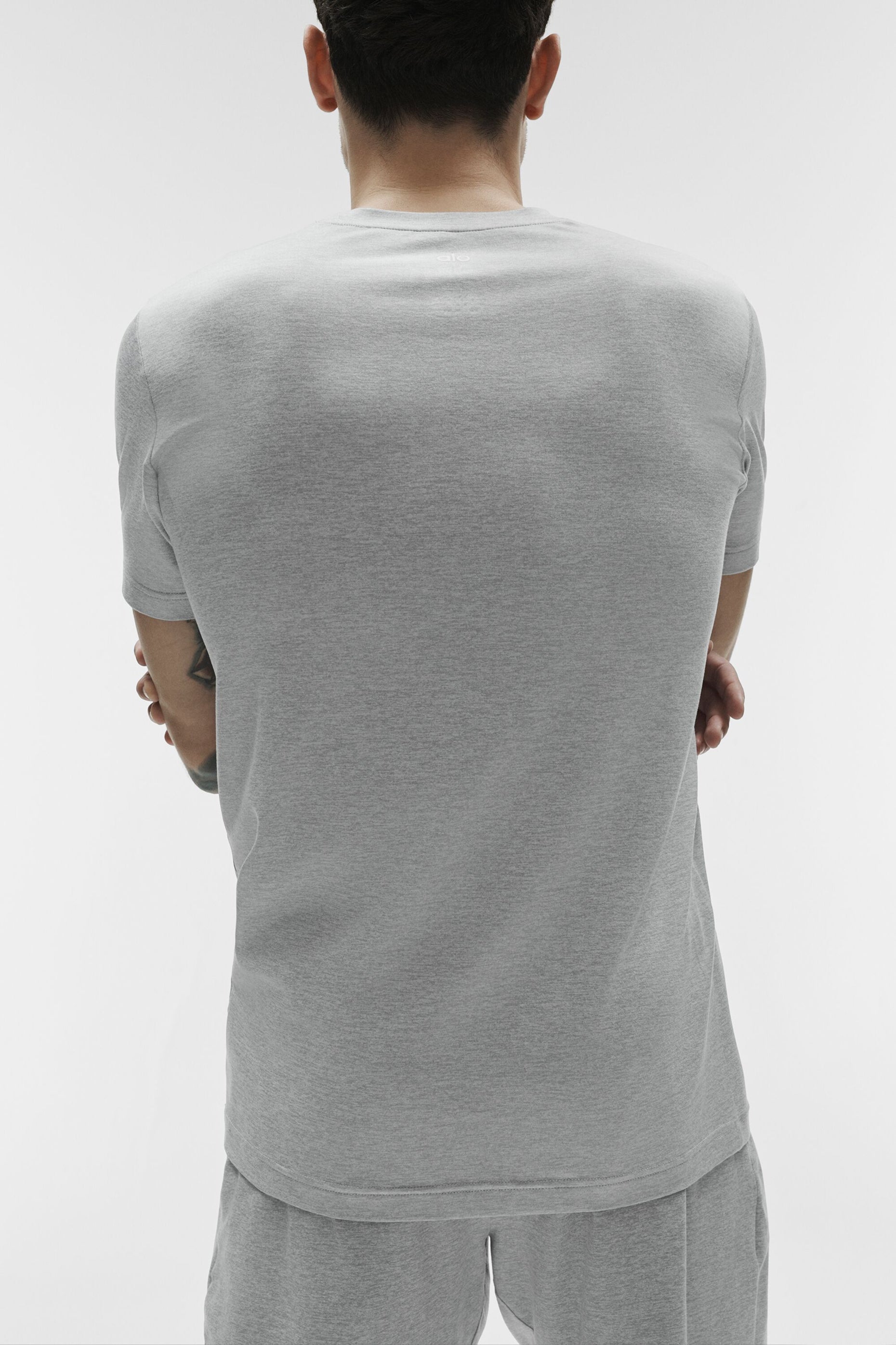 Alo Conquer Reform Crewneck Short Sleeve - Athletic Heather Grey