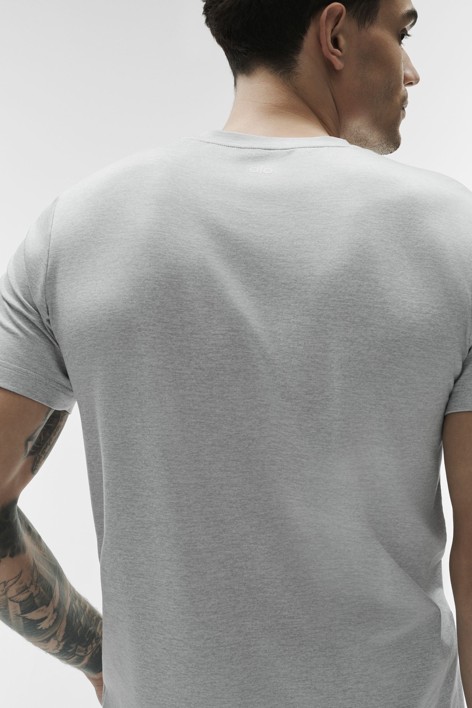 Alo Conquer Reform Crewneck Short Sleeve - Athletic Heather Grey