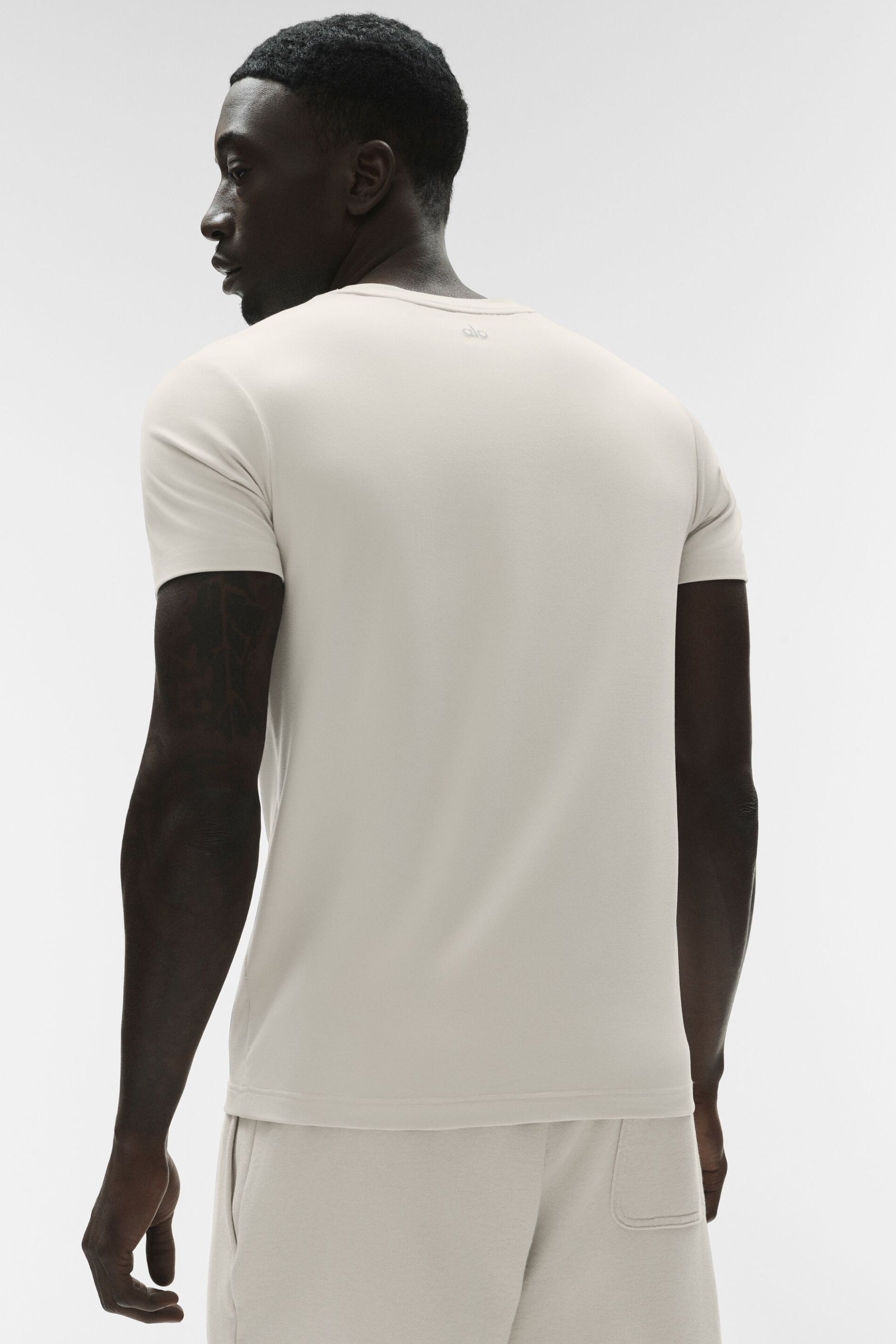 Alo Conquer Reform Crewneck Short Sleeve - Bone