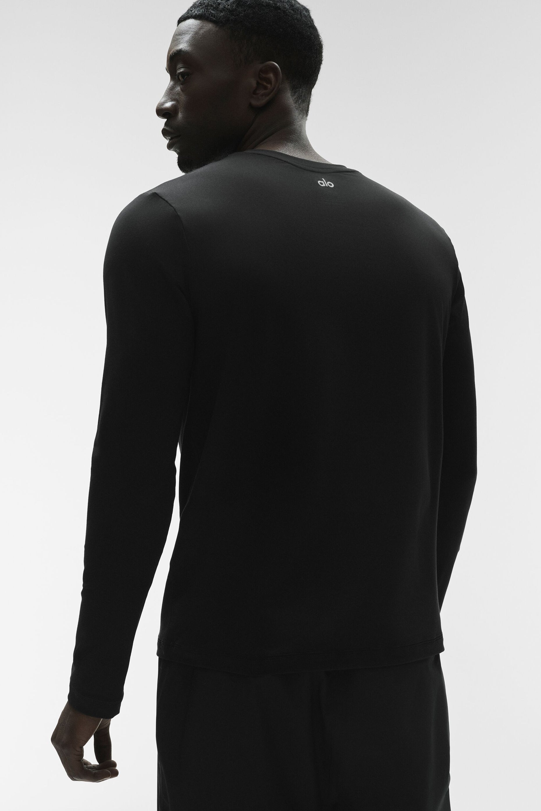 Alo Conquer Reform Crewneck Long Sleeve - Black