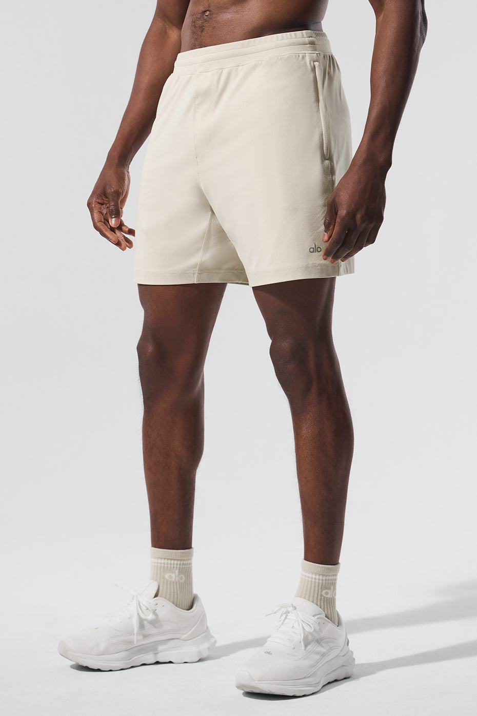 Alo 7" Conquer React Performance Short - Bone