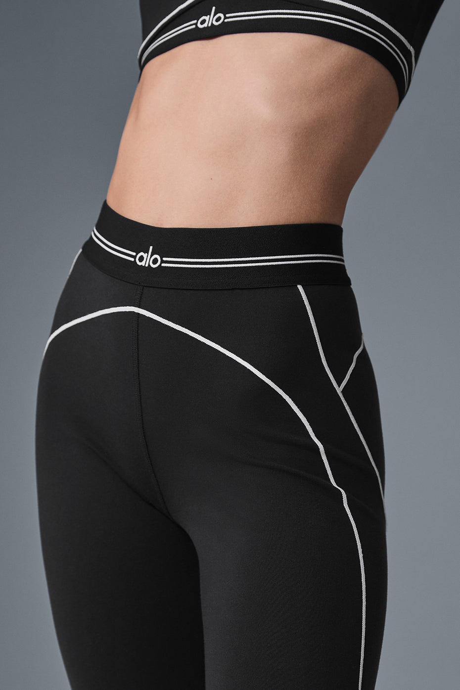 Alo Airbrush High-Waist Heart Throb Legging - Black/White