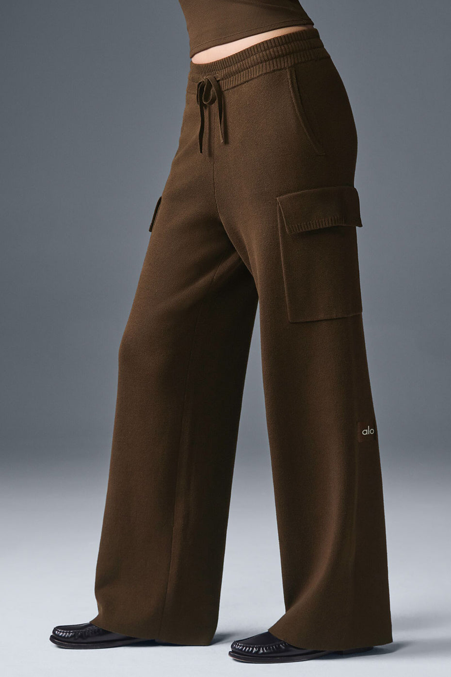 Alo Scholar Knit High-Waist Cargo Pant - Espresso